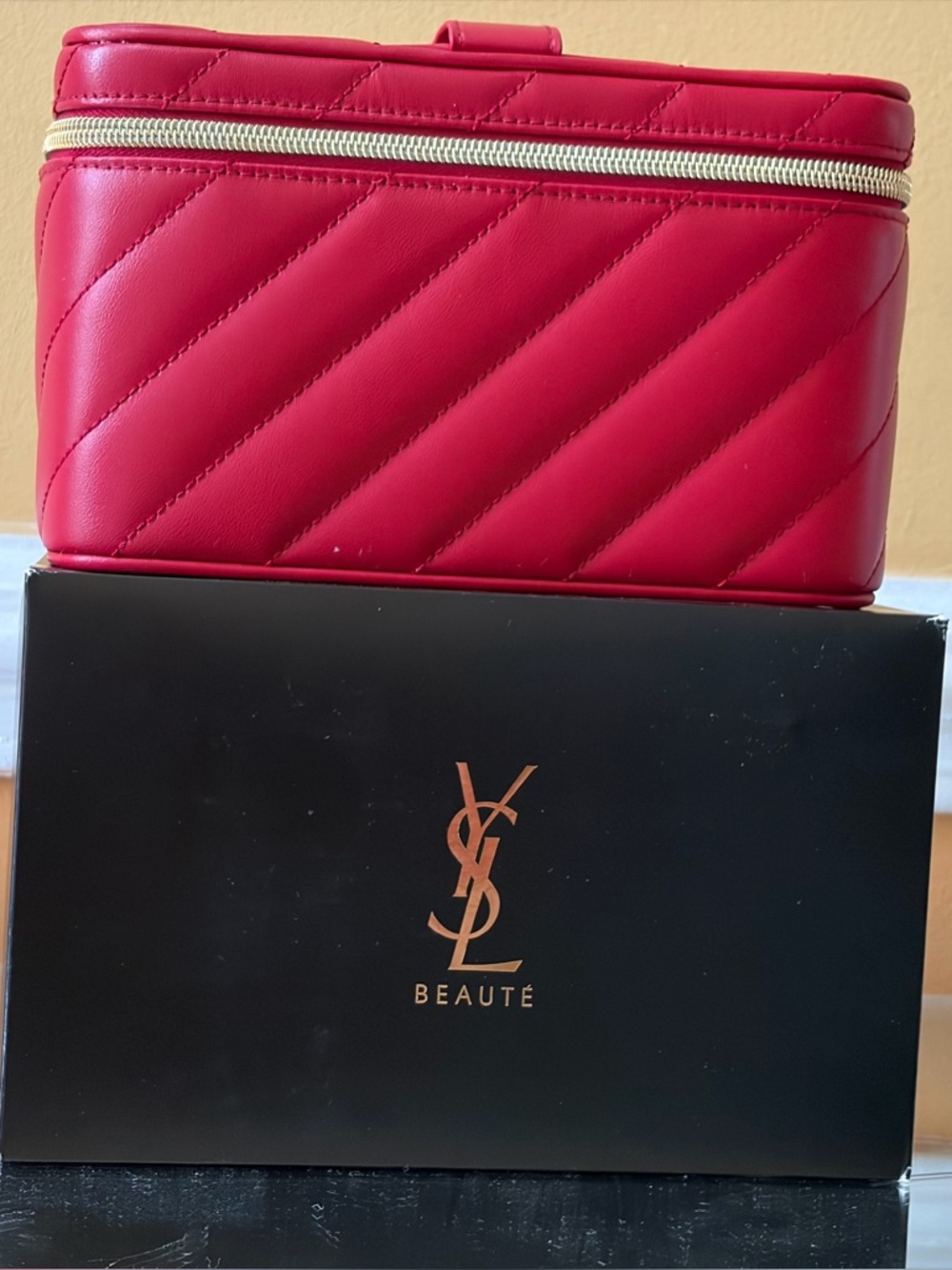 Ysl Yves Saint Laurent Beauty Premium Vanity red makeup case new in box - Picture 5 of 10